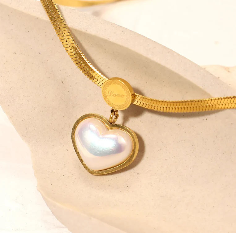 Love Heart Shaped Pearl Pendant Necklace