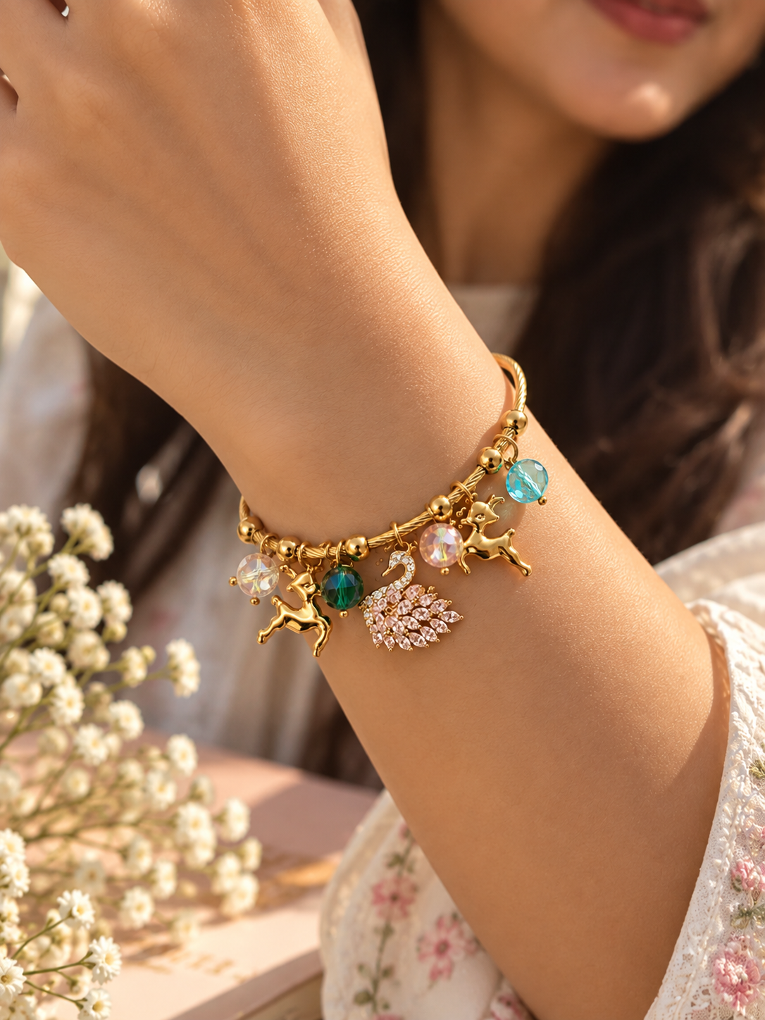 Swan charm magnetic bracelet - size 2.6"