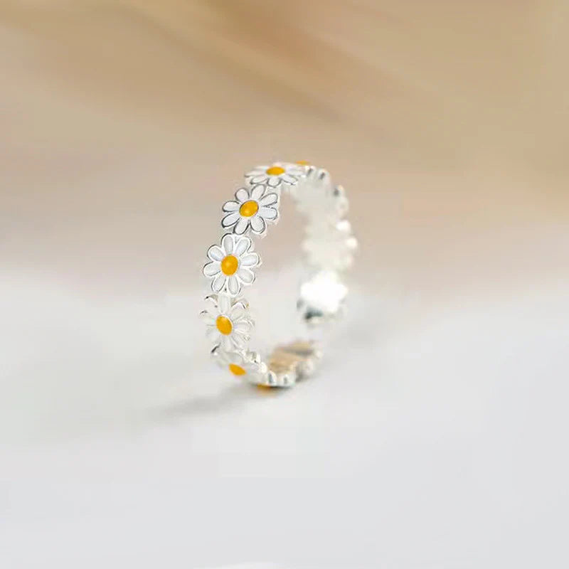 Daisy Bloom Adjustable Ring