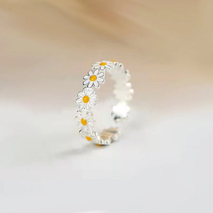 Daisy Bloom Adjustable Ring