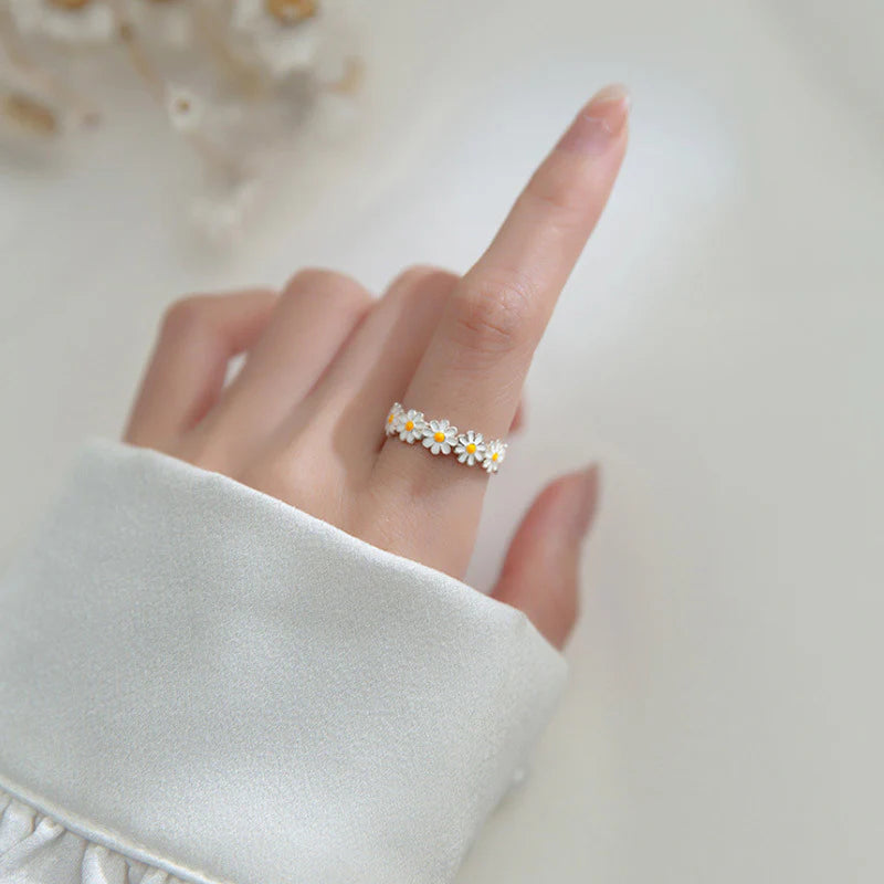 Daisy Bloom Adjustable Ring