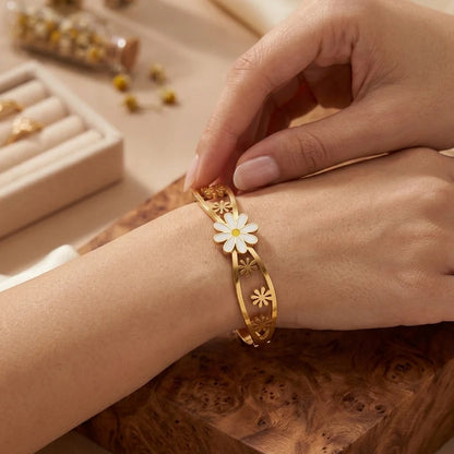 Daisy Bloom Gold Bracelet (1 Piece)